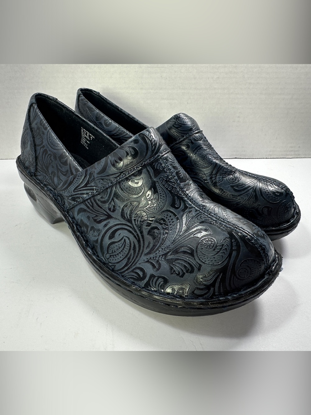 Thom McAn Black Embossed Women's Slip-On Clogs Shoes Size 9.5